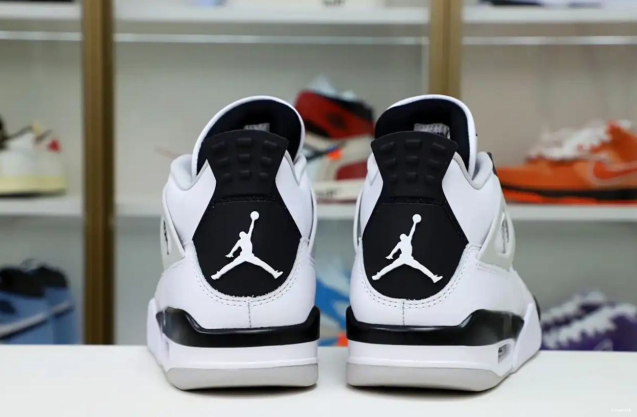 4 BLACK AIR MILITARY JORDAN 0401